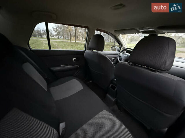 Серый Ниссан Тиида, объемом двигателя 1.6 л и пробегом 199 тыс. км за 5800 $, фото 9 на Automoto.ua