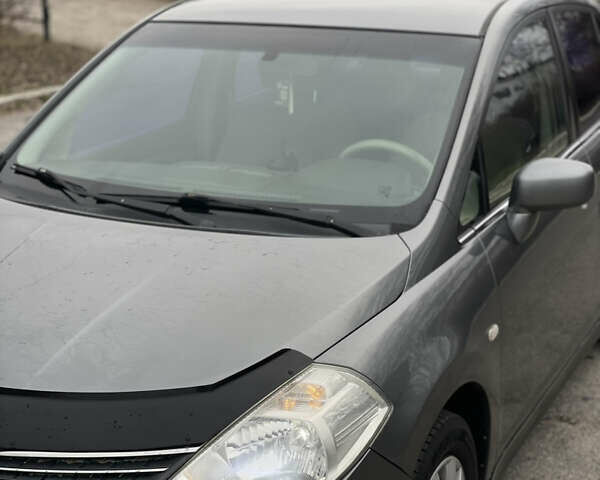 Сірий Ніссан Тііда, об'ємом двигуна 1.6 л та пробігом 220 тис. км за 4900 $, фото 6 на Automoto.ua