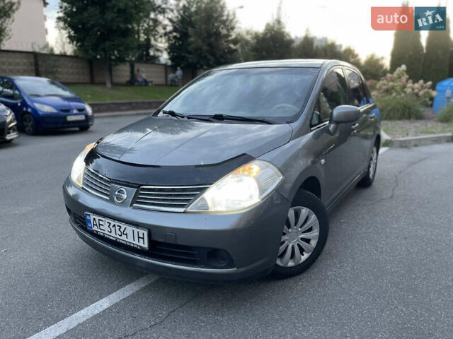 Серый Ниссан Тиида, объемом двигателя 1.6 л и пробегом 250 тыс. км за 4650 $, фото 6 на Automoto.ua