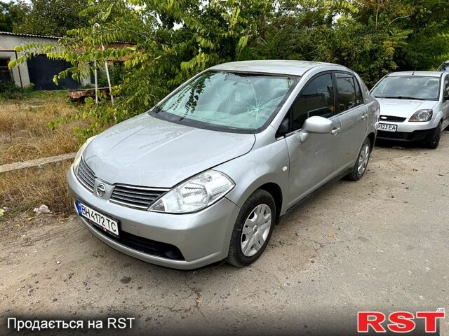 Серый Ниссан Тиида, объемом двигателя 1.6 л и пробегом 150 тыс. км за 3750 $, фото 1 на Automoto.ua