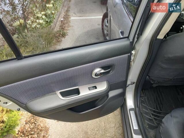 Сірий Ніссан Тііда, об'ємом двигуна 1.6 л та пробігом 45 тис. км за 8700 $, фото 50 на Automoto.ua