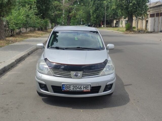 Сірий Ніссан Тііда, об'ємом двигуна 1.6 л та пробігом 300 тис. км за 4999 $, фото 1 на Automoto.ua