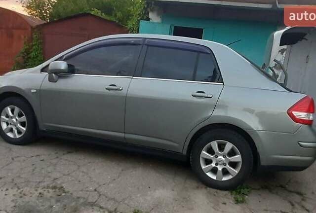 Сірий Ніссан Тііда, об'ємом двигуна 1.8 л та пробігом 199 тис. км за 4740 $, фото 1 на Automoto.ua