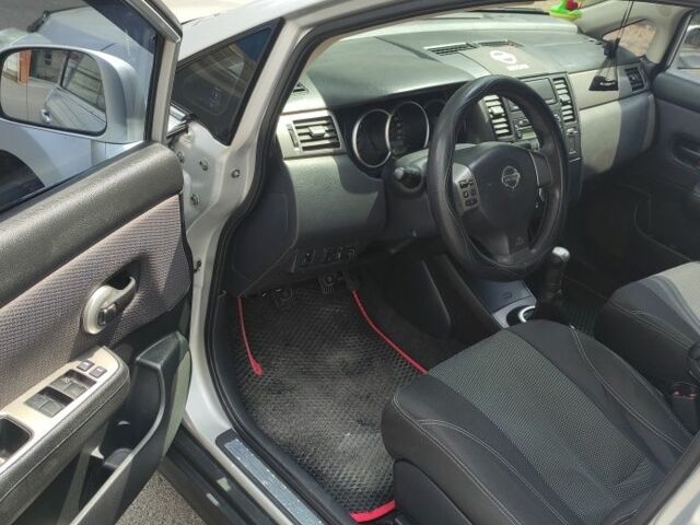 Сірий Ніссан Тііда, об'ємом двигуна 1.6 л та пробігом 300 тис. км за 4999 $, фото 5 на Automoto.ua