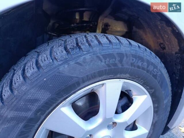 Серый Ниссан Тиида, объемом двигателя 1.8 л и пробегом 165 тыс. км за 5400 $, фото 8 на Automoto.ua