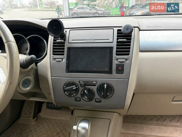 Серый Ниссан Тиида, объемом двигателя 1.6 л и пробегом 157 тыс. км за 6500 $, фото 8 на Automoto.ua