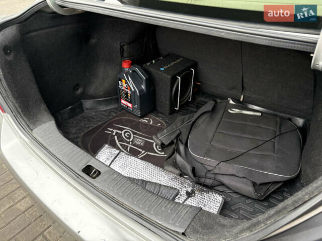 Серый Ниссан Тиида, объемом двигателя 1.6 л и пробегом 157 тыс. км за 6500 $, фото 6 на Automoto.ua