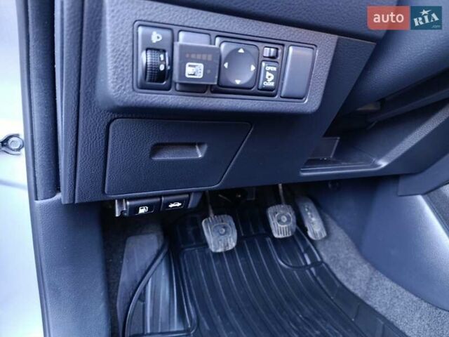 Серый Ниссан Тиида, объемом двигателя 1.8 л и пробегом 165 тыс. км за 5400 $, фото 13 на Automoto.ua