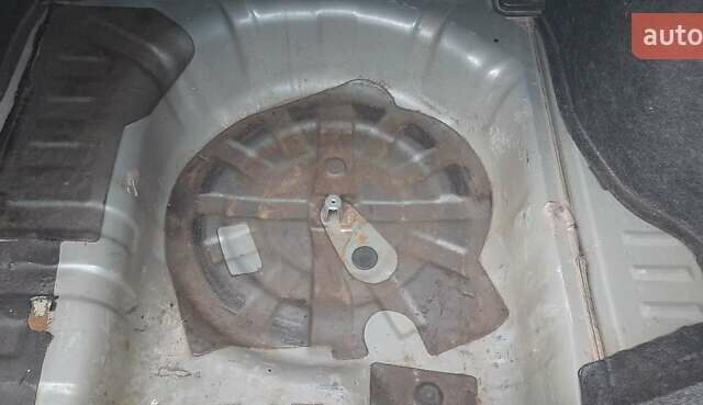 Сірий Ніссан Тііда, об'ємом двигуна 1.8 л та пробігом 199 тис. км за 4740 $, фото 5 на Automoto.ua