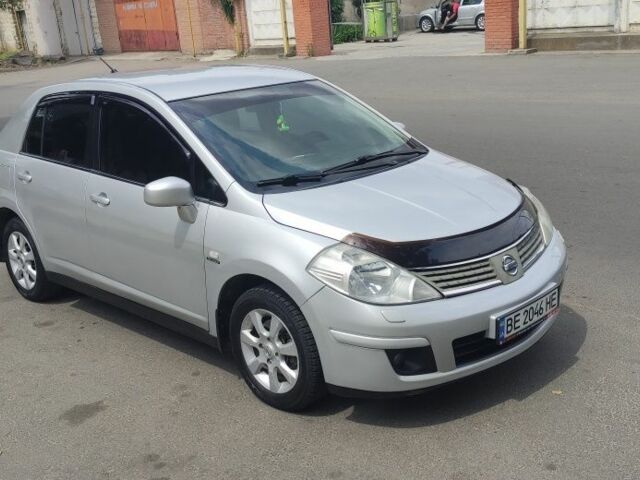 Сірий Ніссан Тііда, об'ємом двигуна 1.6 л та пробігом 300 тис. км за 4999 $, фото 2 на Automoto.ua