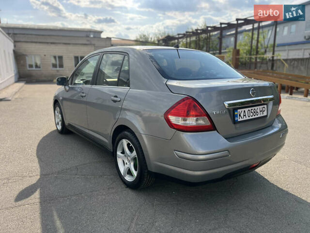 Сірий Ніссан Тііда, об'ємом двигуна 1.8 л та пробігом 215 тис. км за 5900 $, фото 11 на Automoto.ua