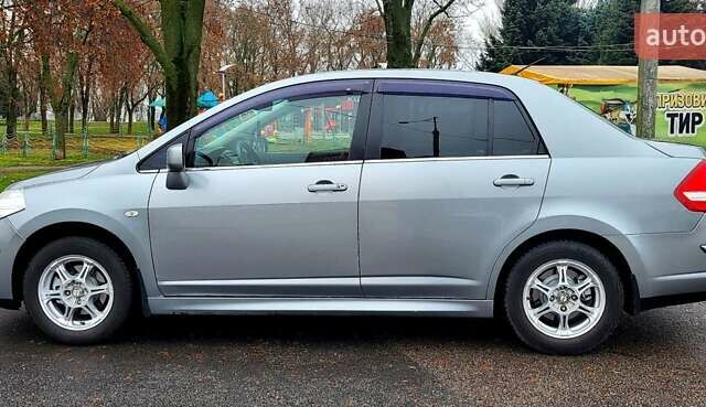 Серый Ниссан Тиида, объемом двигателя 1.6 л и пробегом 199 тыс. км за 5390 $, фото 4 на Automoto.ua