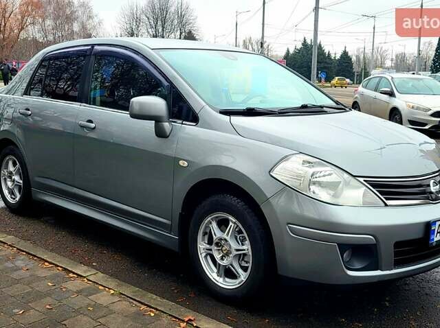 Серый Ниссан Тиида, объемом двигателя 1.6 л и пробегом 199 тыс. км за 5390 $, фото 11 на Automoto.ua