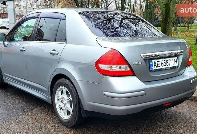 Серый Ниссан Тиида, объемом двигателя 1.6 л и пробегом 199 тыс. км за 5390 $, фото 6 на Automoto.ua