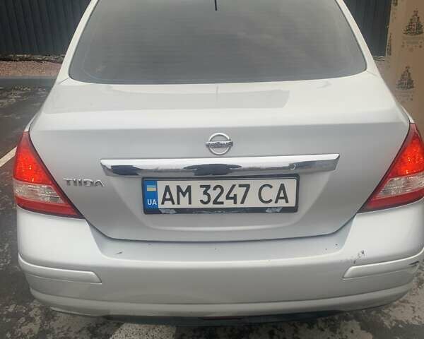 Серый Ниссан Тиида, объемом двигателя 1.6 л и пробегом 325 тыс. км за 5500 $, фото 7 на Automoto.ua