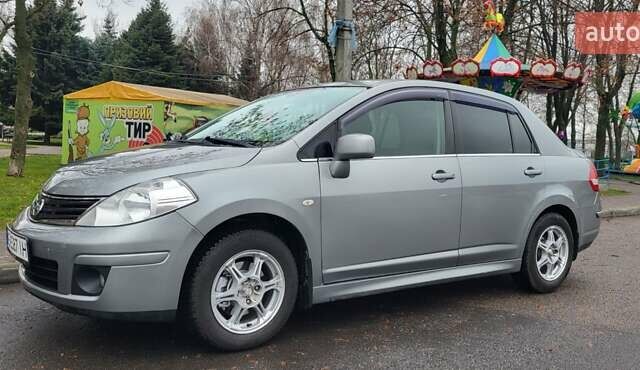 Серый Ниссан Тиида, объемом двигателя 1.6 л и пробегом 199 тыс. км за 5390 $, фото 2 на Automoto.ua