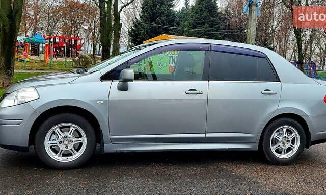 Серый Ниссан Тиида, объемом двигателя 1.6 л и пробегом 199 тыс. км за 5390 $, фото 3 на Automoto.ua