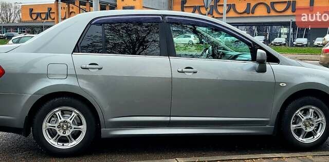 Серый Ниссан Тиида, объемом двигателя 1.6 л и пробегом 199 тыс. км за 5390 $, фото 14 на Automoto.ua