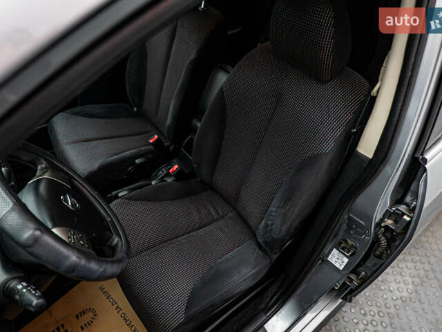 Серый Ниссан Тиида, объемом двигателя 1.6 л и пробегом 166 тыс. км за 6997 $, фото 8 на Automoto.ua