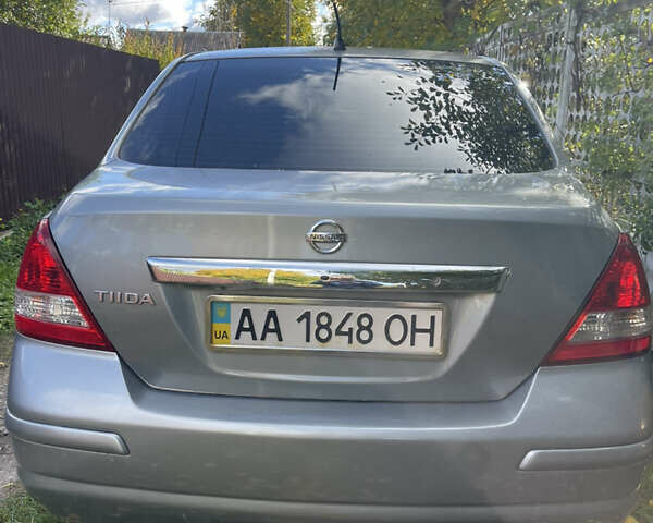 Серый Ниссан Тиида, объемом двигателя 1.6 л и пробегом 159 тыс. км за 6800 $, фото 6 на Automoto.ua