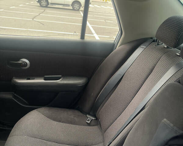 Серый Ниссан Тиида, объемом двигателя 1.6 л и пробегом 159 тыс. км за 6800 $, фото 13 на Automoto.ua