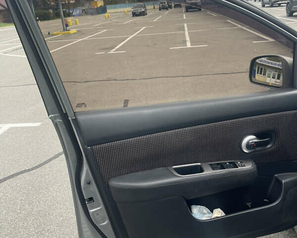 Серый Ниссан Тиида, объемом двигателя 1.6 л и пробегом 159 тыс. км за 6800 $, фото 15 на Automoto.ua