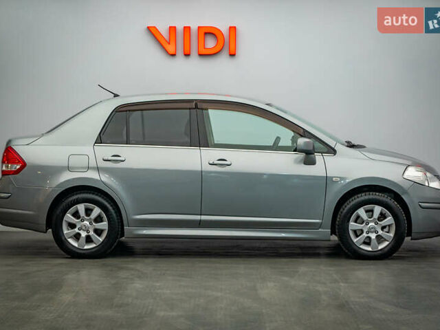 Серый Ниссан Тиида, объемом двигателя 1.6 л и пробегом 166 тыс. км за 6997 $, фото 3 на Automoto.ua