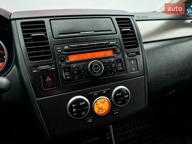 Серый Ниссан Тиида, объемом двигателя 1.6 л и пробегом 166 тыс. км за 6997 $, фото 15 на Automoto.ua