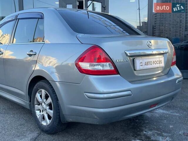 Серый Ниссан Тиида, объемом двигателя 1.6 л и пробегом 160 тыс. км за 7490 $, фото 5 на Automoto.ua