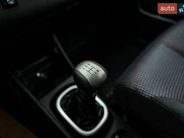 Серый Ниссан Тиида, объемом двигателя 1.6 л и пробегом 166 тыс. км за 6997 $, фото 16 на Automoto.ua