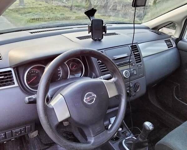 Серый Ниссан Тиида, объемом двигателя 1.6 л и пробегом 123 тыс. км за 7500 $, фото 9 на Automoto.ua