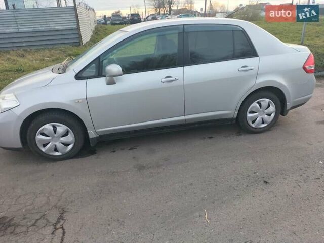 Серый Ниссан Тиида, объемом двигателя 1.5 л и пробегом 71 тыс. км за 6817 $, фото 3 на Automoto.ua