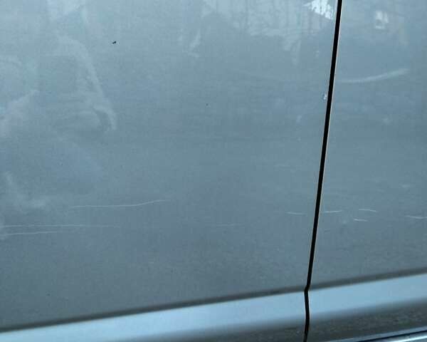 Серый Ниссан Тиида, объемом двигателя 1.6 л и пробегом 123 тыс. км за 7500 $, фото 4 на Automoto.ua