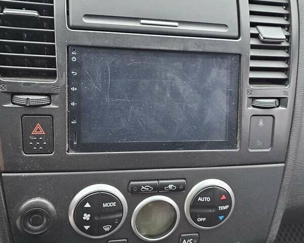 Синий Ниссан Тиида, объемом двигателя 1.6 л и пробегом 200 тыс. км за 2300 $, фото 12 на Automoto.ua