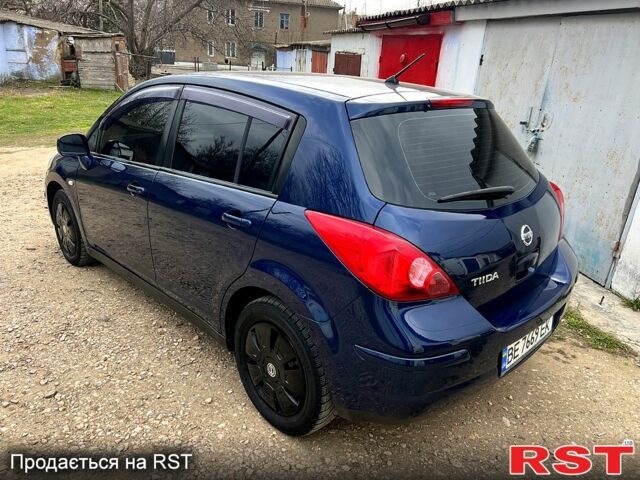 Синий Ниссан Тиида, объемом двигателя 1.6 л и пробегом 250 тыс. км за 5400 $, фото 2 на Automoto.ua