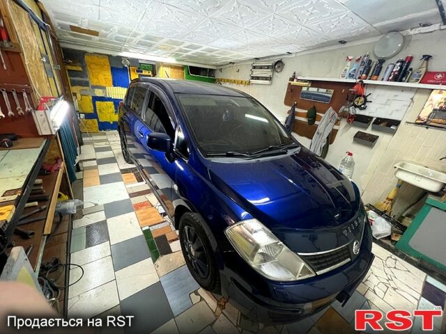 Синий Ниссан Тиида, объемом двигателя 1.6 л и пробегом 250 тыс. км за 5400 $, фото 8 на Automoto.ua