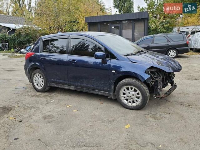Синий Ниссан Тиида, объемом двигателя 1.6 л и пробегом 200 тыс. км за 2300 $, фото 3 на Automoto.ua