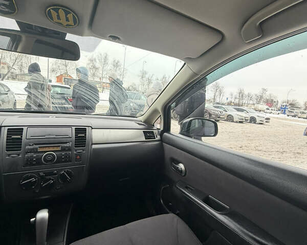 Синий Ниссан Тиида, объемом двигателя 1.6 л и пробегом 203 тыс. км за 4999 $, фото 39 на Automoto.ua