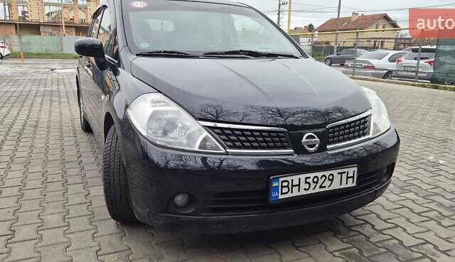 Синий Ниссан Тиида, объемом двигателя 1.6 л и пробегом 209 тыс. км за 5800 $, фото 1 на Automoto.ua