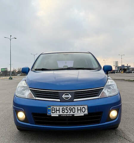 Синий Ниссан Тиида, объемом двигателя 1.6 л и пробегом 243 тыс. км за 5800 $, фото 1 на Automoto.ua