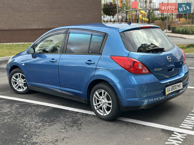 Синий Ниссан Тиида, объемом двигателя 1.6 л и пробегом 172 тыс. км за 6200 $, фото 4 на Automoto.ua