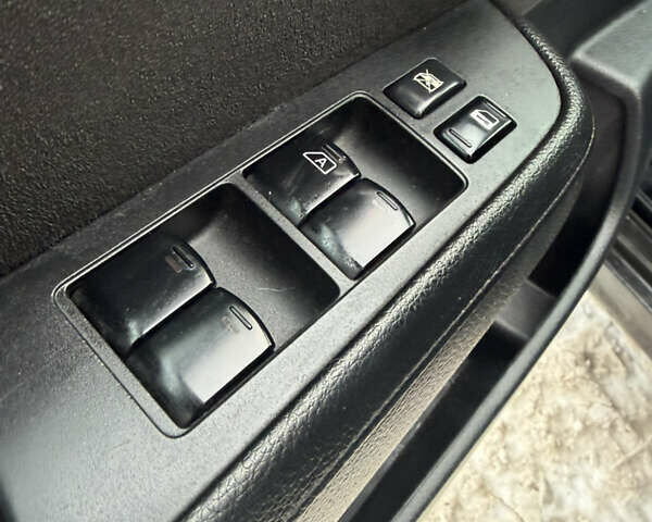 Синий Ниссан Тиида, объемом двигателя 1.6 л и пробегом 203 тыс. км за 4999 $, фото 23 на Automoto.ua