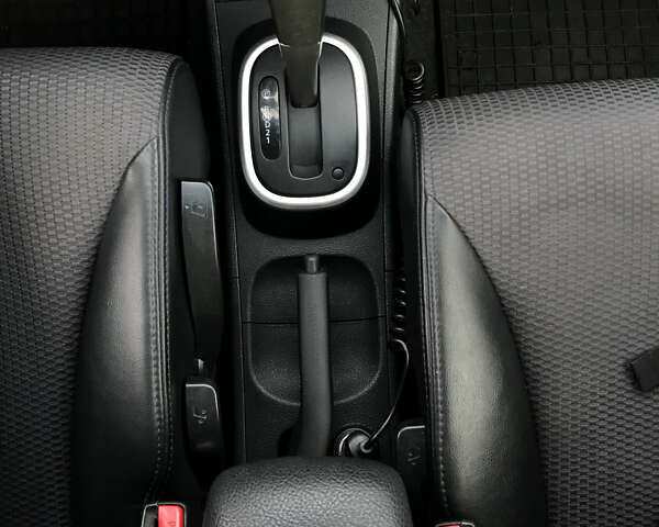 Синий Ниссан Тиида, объемом двигателя 1.6 л и пробегом 161 тыс. км за 8200 $, фото 25 на Automoto.ua