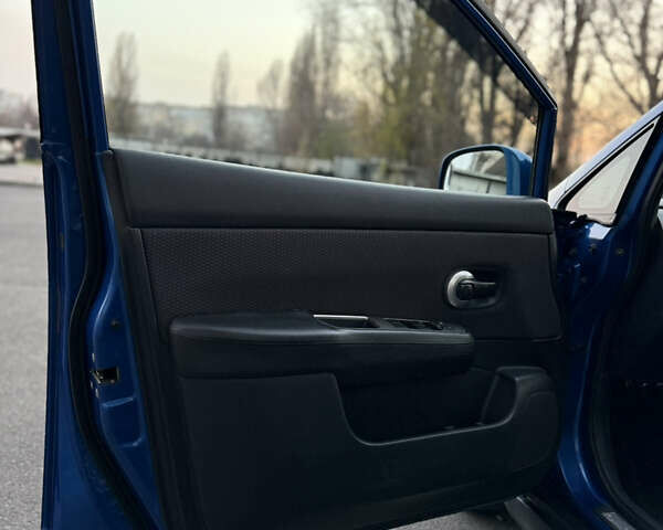 Синий Ниссан Тиида, объемом двигателя 1.6 л и пробегом 210 тыс. км за 6300 $, фото 7 на Automoto.ua
