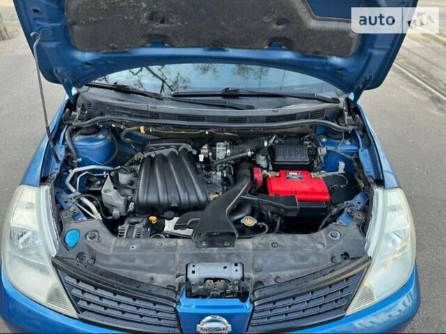 Синий Ниссан Тиида, объемом двигателя 1.6 л и пробегом 111 тыс. км за 7200 $, фото 3 на Automoto.ua