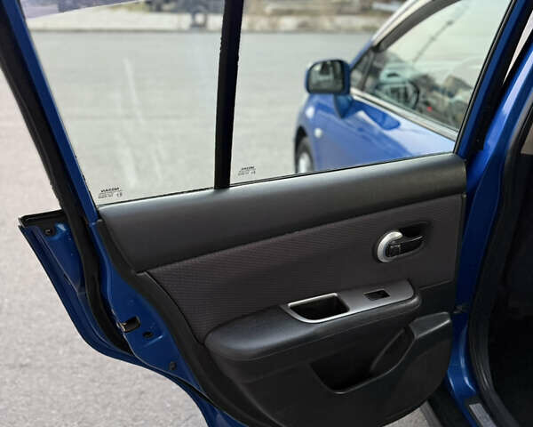 Синий Ниссан Тиида, объемом двигателя 1.6 л и пробегом 210 тыс. км за 6300 $, фото 8 на Automoto.ua