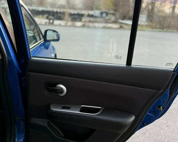 Синий Ниссан Тиида, объемом двигателя 1.6 л и пробегом 210 тыс. км за 6300 $, фото 10 на Automoto.ua