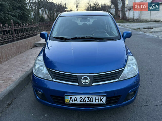 Синий Ниссан Тиида, объемом двигателя 1.6 л и пробегом 210 тыс. км за 5700 $, фото 2 на Automoto.ua