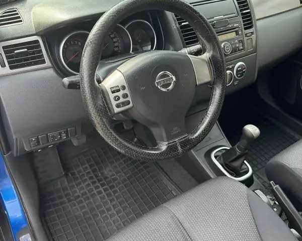 Синий Ниссан Тиида, объемом двигателя 1.6 л и пробегом 290 тыс. км за 5555 $, фото 2 на Automoto.ua