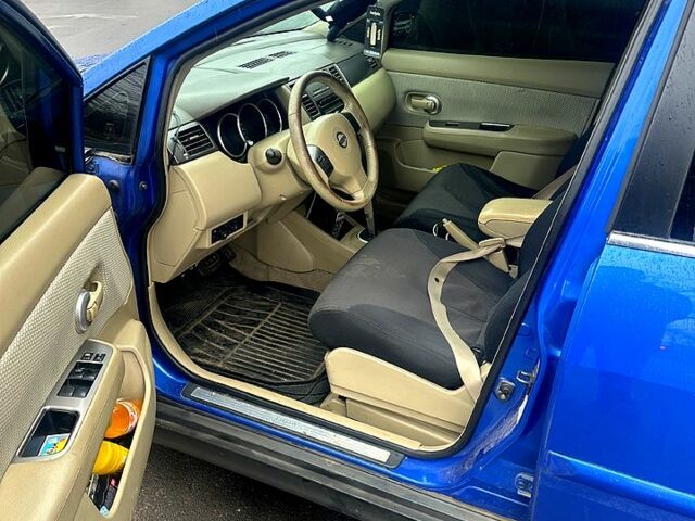 Синий Ниссан Тиида, объемом двигателя 1.6 л и пробегом 209 тыс. км за 5700 $, фото 6 на Automoto.ua